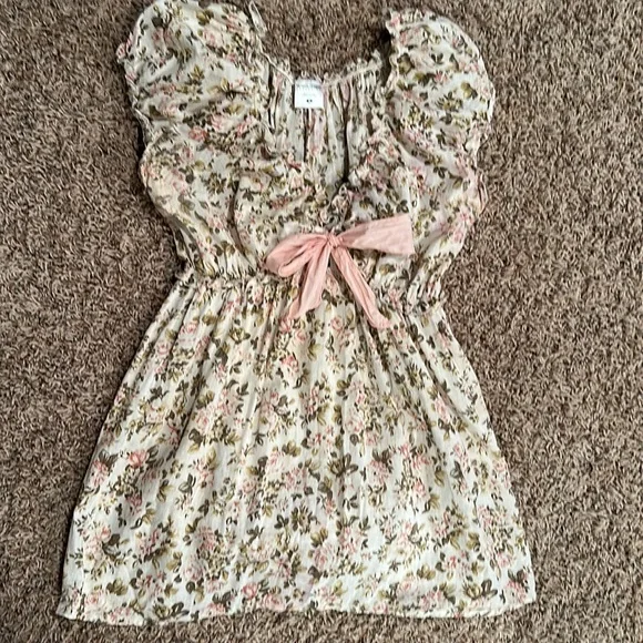 Motherhood Maternity Cotton Top. Size Med. Cream/Link Floral Short Sleeve - Picture 11 of 12